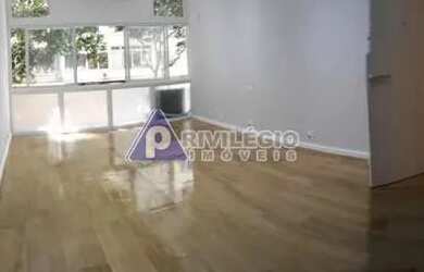 Imagem: O depósito possui 1 Vaga na garagem, 30m² de Área e está