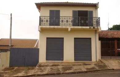 Imagem: A casa possui 2 Dormitórios, 2 Banheiros e está localizado