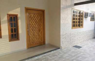 Imagem: A casa possui 3 Dormitórios, 2 Banheiros, 1 Vaga na garagem