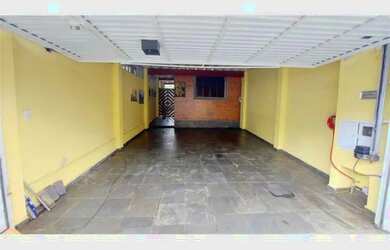 Imagem: A casa possui 3 Dormitórios, 2 Banheiros, 1 Vaga na garagem