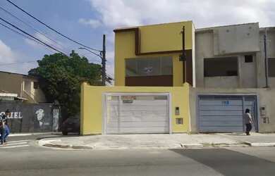 Imagem 1: Sobrado Novo, ótima localização, escritura, habite-se Ok. Aceita financiamento todos os ba