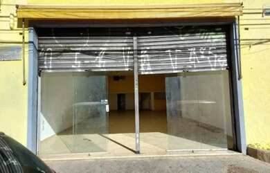 Imagem: O depósito possui 5 Vagas na garagem, 250m² de Área e está