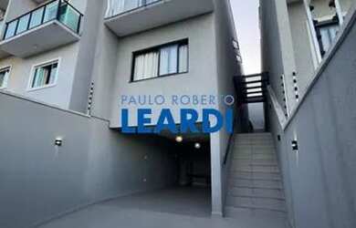 Imagem: A casa possui 3 Dormitórios, 3 Banheiros, 2 Vagas na garagem