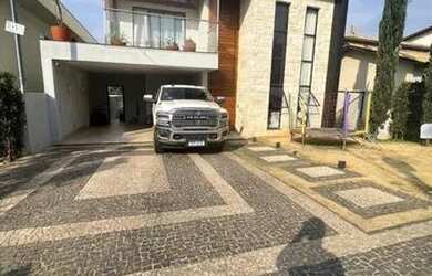 Imagem: A casa em condomínio possui 4 Dormitórios, 5 Banheiros, 4