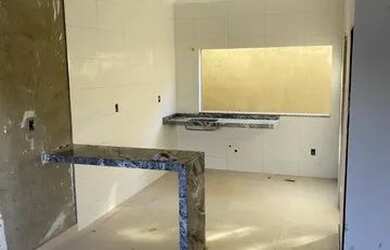 Imagem: A casa possui 2 Dormitórios, 1 Banheiro, 1 Vaga na garagem