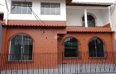 Imagem: A casa possui 4 Dormitórios, 4 Banheiros, 2 Vagas na garagem