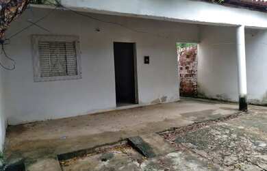 Imagem: A casa possui 1 Dormitório, 1 Banheiro, 1 Vaga na garagem e