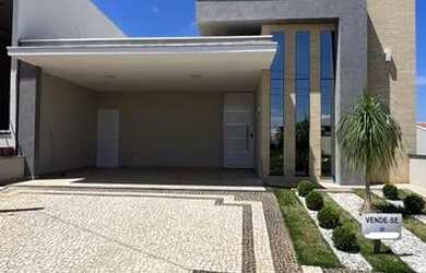 Imagem: A casa em condomínio possui 3 Dormitórios, 2 Banheiros, 4