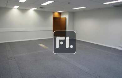 Imagem: O depósito possui 5 Vagas na garagem e 657m² de Área e está