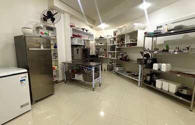 Imagem 3: CAFETERIA NA MEIA PRAIA À VENDA