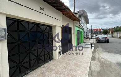 Imagem: A casa possui 4 Dormitórios, 4 Banheiros, 3 Vagas na garagem