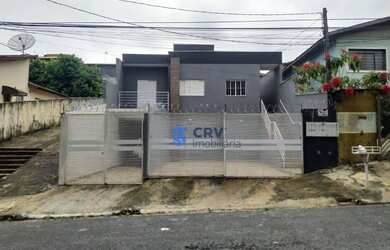 Imagem: A casa possui 3 Dormitórios, 2 Banheiros, 1 Vaga na garagem