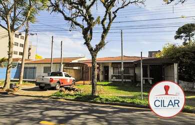 Imagem: O terreno possui 420m² de Área e está localizado em Bacacheri