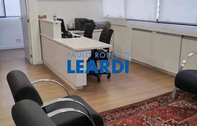 Imagem: O depósito possui 1 Vaga na garagem e 52m² de Área e está