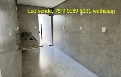 Imagem: A casa possui 3 Dormitórios, 2 Banheiros e 2 Vagas na garagem