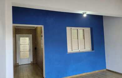 Imagem: A casa possui 2 Dormitórios, 1 Banheiro, 1 Vaga na garagem