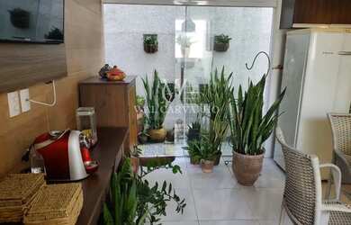 Imagem: A casa possui 4 Dormitórios, 5 Banheiros, 2 Vagas na garagem