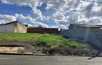 Imagem: O terreno possui 400m² de Área e está localizado em Parque