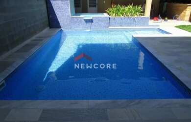 Imagem: A casa possui 3 Dormitórios, 3 Banheiros, 2 Vagas na garagem