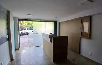 Imagem: O depósito possui 2 Vagas na garagem e 250m² de Área e está