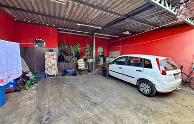 Imagem: A casa possui 2 Dormitórios, 1 Banheiro e está localizado