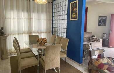 Imagem: A casa possui 3 Dormitórios, 5 Banheiros, 5 Vagas na garagem