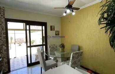 Imagem 7: Casa em Porto Alegre, no bairro Hípica, com 3 dormitório s , e 3 banheiros,...