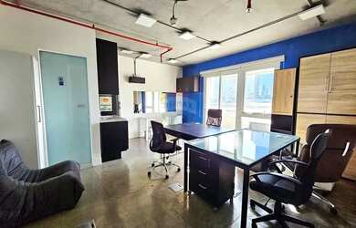 Imagem: O depósito possui 1 Vaga na garagem, 34m² de Área e está