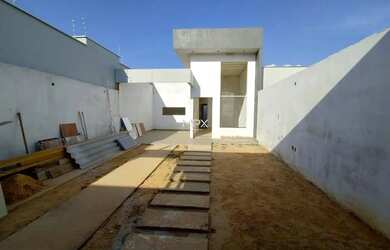 Imagem: A casa possui 2 Dormitórios, 2 Banheiros, 3 Vagas na garagem