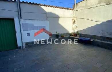 Imagem: A casa possui 3 Dormitórios, 3 Banheiros, 5 Vagas na garagem