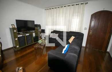 Imagem: A casa possui 3 Dormitórios, 3 Banheiros, 2 Vagas na garagem