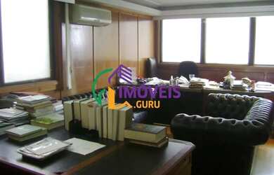 Imagem: O depósito possui 2 Vagas na garagem, 110m² de Área e está