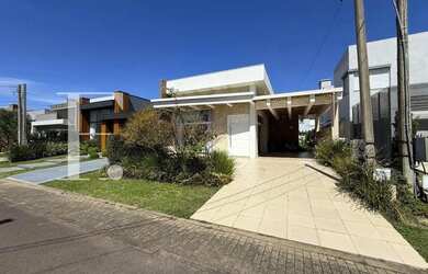 Imagem: A casa em condomínio possui 3 Dormitórios, 3 Banheiros, 2