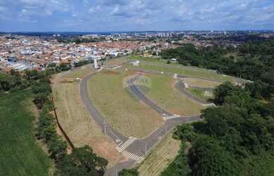 Imagem: O terreno possui 200m² de Área e está localizado em Jardim
