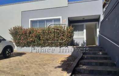 Imagem: A casa possui 5 Dormitórios, 5 Banheiros, 5 Vagas na garagem