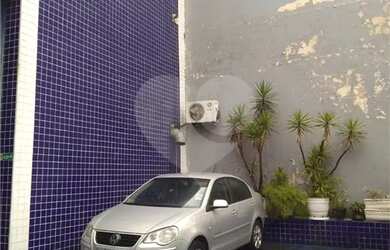 Imagem: O depósito possui 4 Vagas na garagem, 1.250m² de Área e