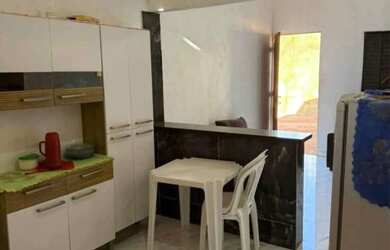 Imagem: A casa possui 2 Dormitórios, 1 Banheiro e está localizado