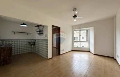 Imagem: O apartamento possui 1 Dormitório, 1 Banheiro, 1 Vaga na garagem