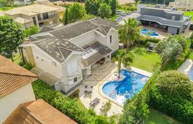 Imagem: A casa em condomínio possui 5 Dormitórios, 5 Banheiros, 5