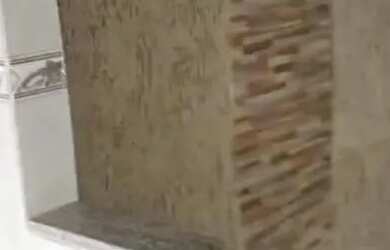 Imagem: A casa possui 1 Dormitório, 1 Banheiro, 1 Vaga na garagem