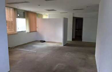 Imagem: O depósito possui 2 Vagas na garagem e 162m² de Área e está