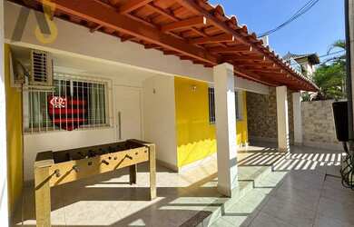 Imagem: A casa em condomínio possui 3 Dormitórios, 2 Banheiros, 3