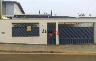 Imagem: A casa possui 3 Dormitórios, 2 Banheiros, 4 Vagas na garagem