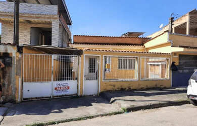 Imagem 1: 2 Casas por R$ 250 mil. Varanda, 2 Vagas na garageme5 Dormitórios