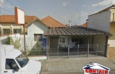 Imagem: A casa possui 3 Dormitórios, 1 Banheiro, 2 Vagas na garagem