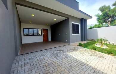 Imagem: A casa possui 3 Dormitórios, 3 Banheiros, 3 Vagas na garagem