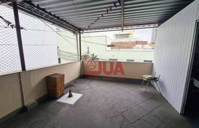 Imagem: A casa em condomínio possui 1 Dormitório, 2 Banheiros, 112m²