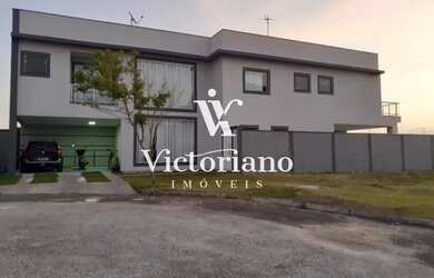 Imagem: A casa em condomínio possui 4 Dormitórios, 4 Banheiros, 4