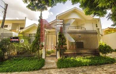 Imagem: A casa possui 5 Dormitórios, 5 Banheiros, 4 Vagas na garagem