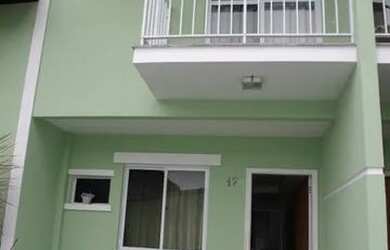 Imagem: A casa possui 3 Dormitórios, 3 Banheiros, 1 Vaga na garagem